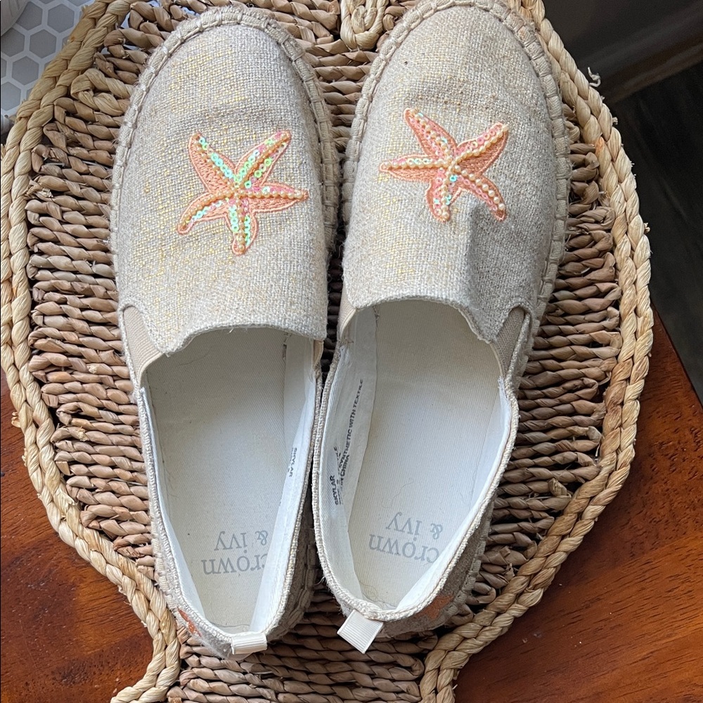 Crown & Ivy Textured Beige Slip-Ons with Starfish size 9